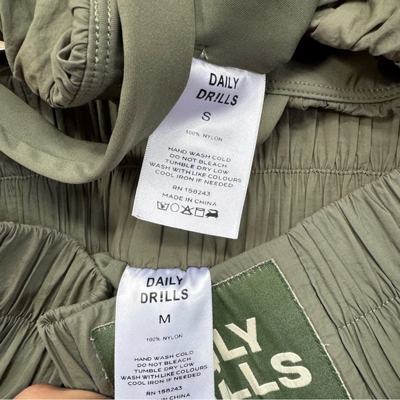 Daily Drills Bounce Set Bubble Crop Top Shorts Athletic Nylon in Green Medium - Picture 4 of 13